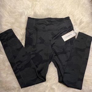 Mondetta Performace + Luxury leggings NWT Wintry Jaquard Black Camo size small
